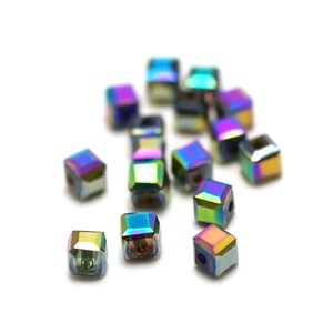 20 perles de cristal cube 4x4 mm, couleurs aux choix image 2