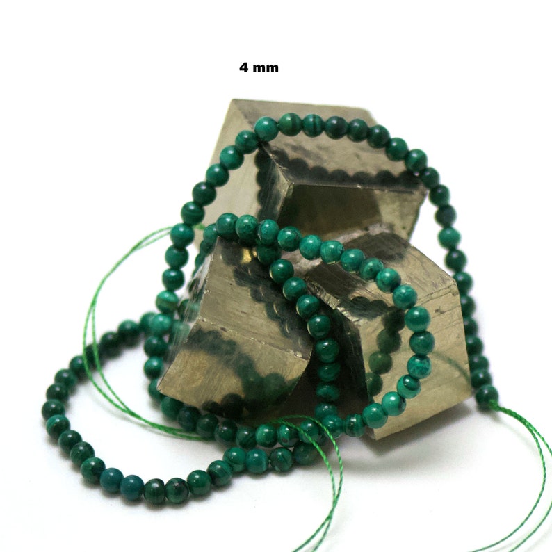 39 cm thread of malachite round beads in 468 mm natural stone