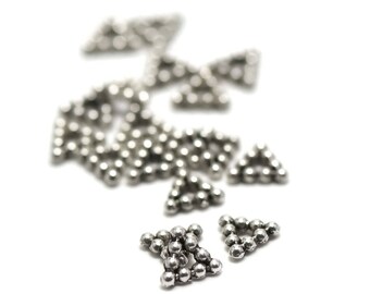 50 perles à enfiler plates "triangle" 7x2 mm,argenté,002A