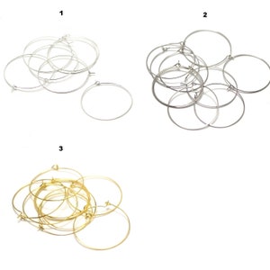 Pu&ograve; includere: Tre set di orecchini a cerchio in argento, oro e argento. Ogni set contiene pi&ugrave; cerchi di diverse dimensioni.