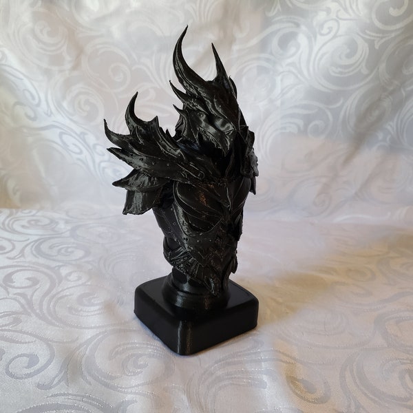 The Elder Scrolls V - Skyrim Daedric Armor Bust Noir (215mm de hauteur)