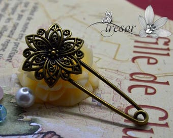 Set of 2 flowers, brackets, prong