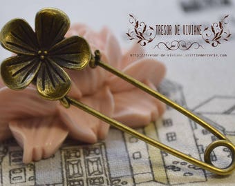 Set of 2 flowers, brackets, prong