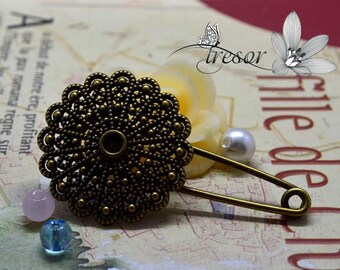 Set of 2 flowers, brackets, prong