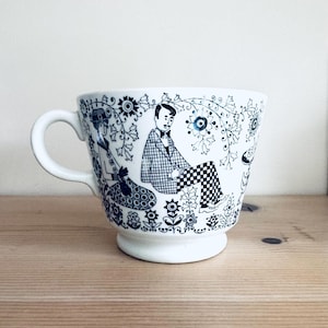 Vintage Arabia Finland Emilia Large Cocoa Mug Raija Uosikkinen Black White Garden Scandinavian Kitchen