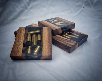 Podkładki Ammo River z orzecha włoskiego i mosiądzu: Rustykalny zestaw upominkowy Hunter