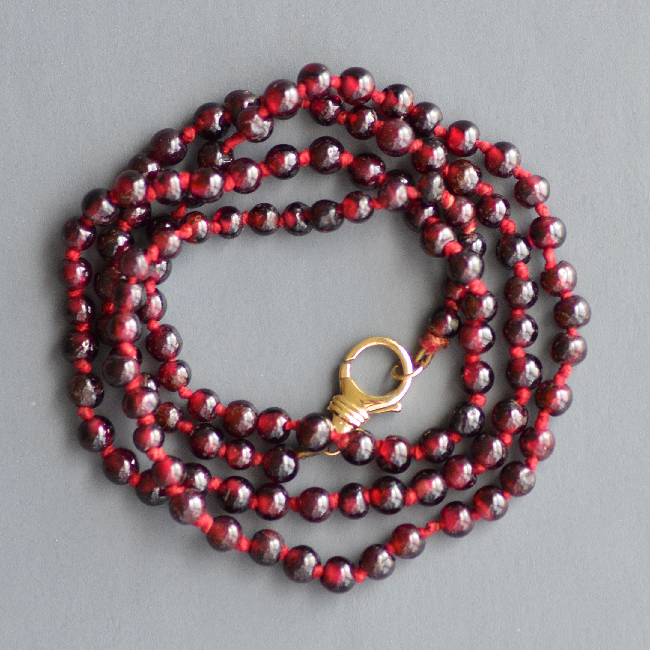 Antique Victorian period natural garnet bead necklace with vintage 14k gold clasp