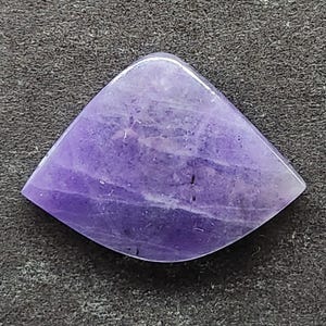 Kaboszon Spurrite, kaboszon designerski, cięty ręcznie, kształt dowolny
