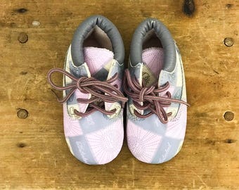 Vintage Timberland Baby Shoes, Pink and Gray Timberland Crib Shoes, Leather Baby Shoes, Baby Timberlands, Pink Baby Booties, US Size 3