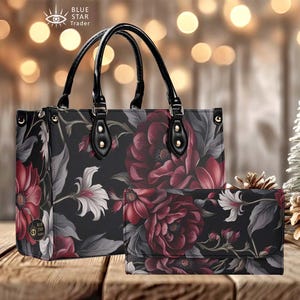 Rote Blumen Handtasche, Purpurrote Rose - Goth Floral Vegan Handtasche Handtasche, dunkle Cottagecore Damen Umhängetasche, Luxe Jane, optional Geldbörse