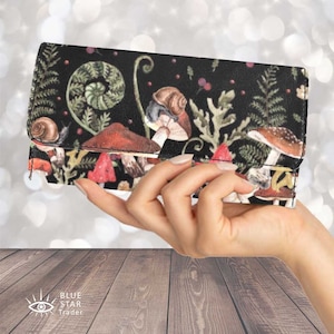 Cartera de hongos, billetera triple, billetera Cottagecore, billetera vegana linda para mujer, organizador, billetera larga tipo sobre, Hearth Witch (Envío desde EE. UU.)