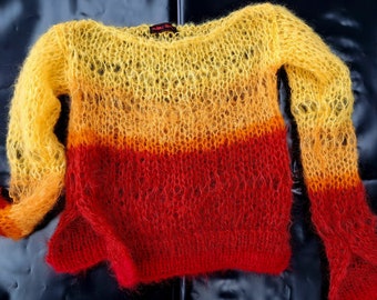 Handgemachter Kurzer Orangen und Gelber Mohair Pullover inspiriert von Seditions