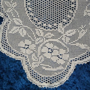 Antique MARY CARD Design &#39;Briar Rose&#39; 1933  Filet Hand Crochet Centre/mat