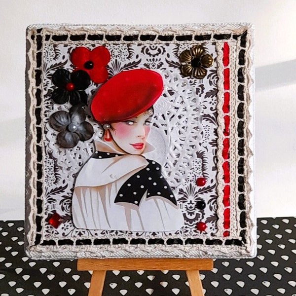 Tableau carré, tableau en 3D, tableau d'une femme au béret rouge, tableau fait main, tableau pour une chambre, dentelles.