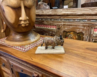 Figurine de caractère vintage de taureau Nandi en bois sculpté/peint à la main
