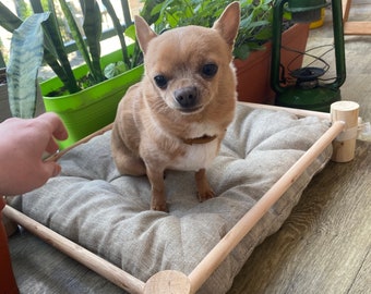 Cama para perros - marco de madera y almohada de cáñamo