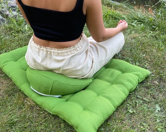 Yoga mat, buckwheat husk inside and hemp fabric outside