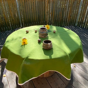 Green hemp round tablecloth made of organic cloth with white sides, Farmhouse beautiful decor