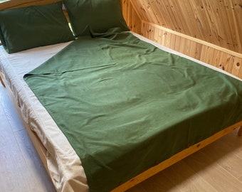 Organic green hemp duvet cover set with two pillowcases - natural elegance for your bed