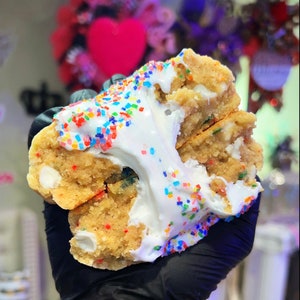 Frostin n’ Funfetti Glam Cookie (Cookie Dough, Protein Cookie Dough, Cookies)