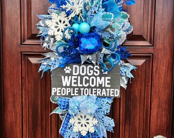 Winter Dogs Welcome Door Swag/ Dog Wreath/ Winter Wreath/ Dog Lovers/ Front Door Decor