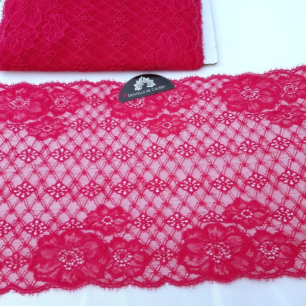 Large Dentelle de Calais extensible rose fuchsia motifs floraux, lingerie, couture créations coupon de 1m35 largeur 20 cm. Couture, lingerie