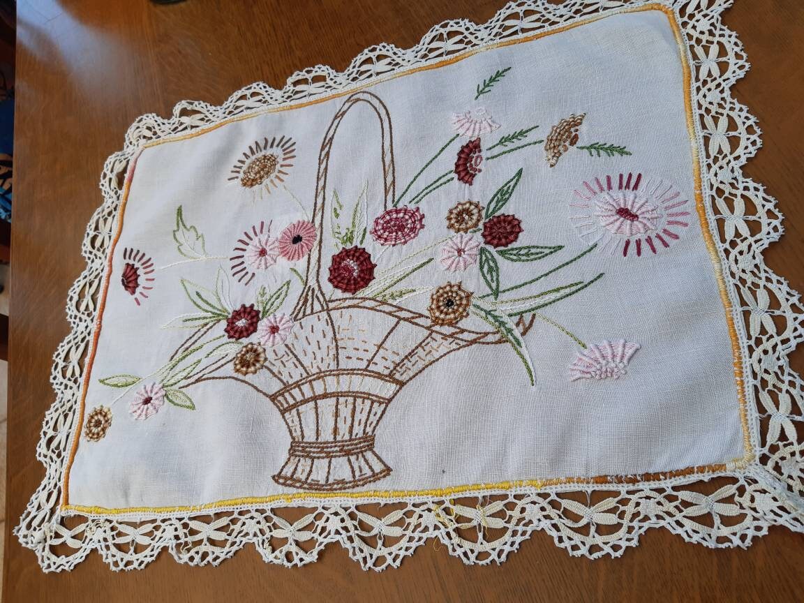 Napperon Ancien Broderies Main 100% Coton Doily Hand Embroidered Old Vintage