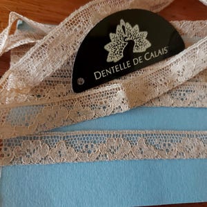 Ancienne dentelle de Calais en coton beige café au lait moka coupon de 1m75 , motifs floraux couture,créations,dentelle années 1960