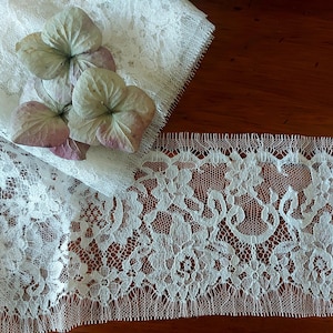Superbe Dentelle ancienne de Calais Leavers  coloris Champagne,matière soyeuse,  luxe, unique coupon de 2 mètres, mariage couture créations