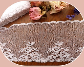 Superb old Valenciennes lace in white linen coupon of 1m 15 x 8.5 cm couture, lingerie restoration creations