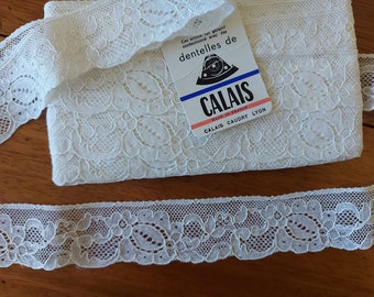 Bellissimo pizzo Calais bianco antico qualità "Leavers" degli anni '30 venduto al metro Creazioni di lingerie in pizzo vintage