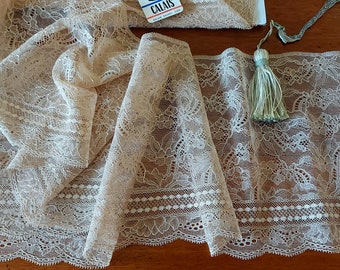 Large beige stretch Calais lace, very fine, lingerie, couture creations coupon of 1m20, width 21cm