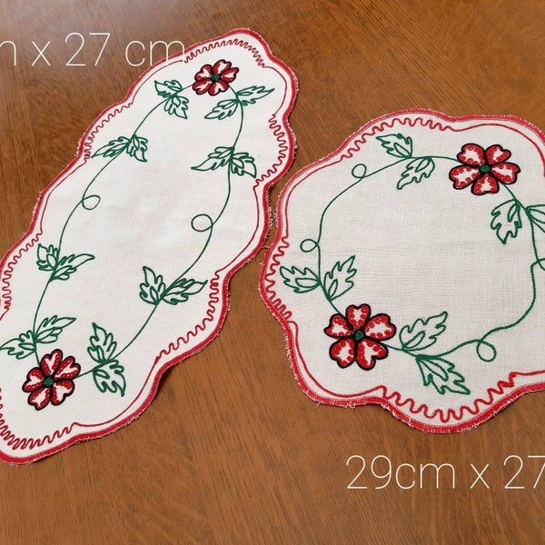 2 old doilies embroidered 100% cotton in bise cotton canvas, green and red embroideries, made in France, Vintage decoration, Christmas, creations