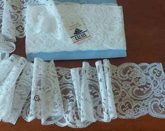 Old ivory Calais lace from the 1970s, vintage lace with floral patterns in relief, lingerie couture creations