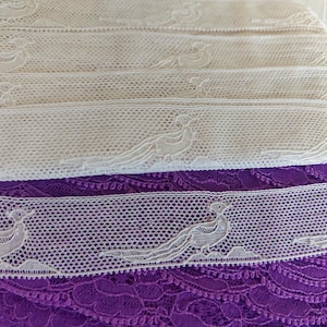 RARE Dentelle des années 1920-1930 en coton  crème, musée motif animalier,paon oiseau   ,costumes anciens, créations Vendue  au mètre