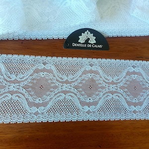 Superbe Dentelle ancienne de Calais Leavers blanche ,très fine  ,motifs de médaillons, Vintage, années 1970,idéale mariage, créations