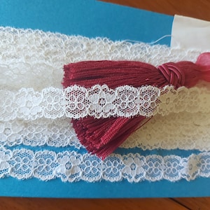 7M90 au total  de ce ruban de  dentelle de Calais extensible blanche en 3 coupons , couture lingerie créations