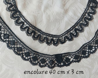 Dentelle ancienne du Puy noire 19 ème encolure  40 cm x 3 cm+ un petit morceau