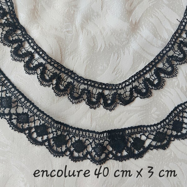 Dentelle ancienne du Puy noire 19 ème encolure  40 cm x 3 cm+ un petit morceau