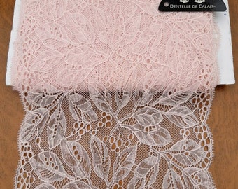 Large Dentelle de Calais extensible rose thé, très  fine  motifs feuillage, lingerie, couture créations coupon de 1m10, largeur 17 cm