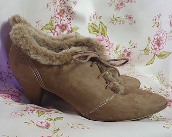 Vintage style 1950s 1960s faux fur beige faux leather pointy toe low heel booties - UK5-6 - mid century fur lined booties- 1950s 1960s pumps