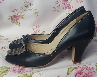 Vintage 1940s reproduction heels Clarks Coconut Ice black leather everyday pumps -  UK 5-5.5-  vintage repro 1940s 1950s black cutout shoes