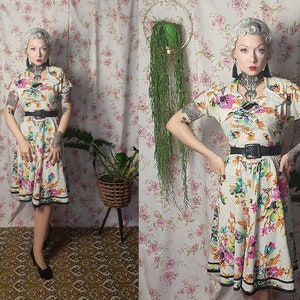 Genuine 40s beige watercolor floral and paisley print shortsleeve large collar dress - UK6 - 8 -1930s 1940s style - 40s rayon floral dress