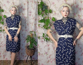 Vintage navy white ditsy floral print shirtwaister shortsleeve dress - UK8 - 12 -1940s 1950s style - 80s does 40s 50s floral dress