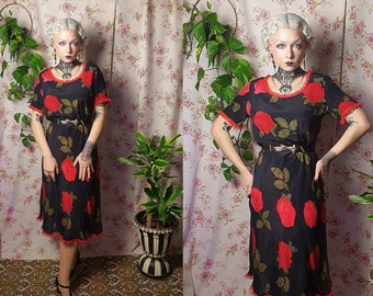 Vintage dark floral rose print flirty rayon black dress - UK 8 - 12 - 1930s 1950s - shortsleeve dark romantic floral shortsleeve black dress