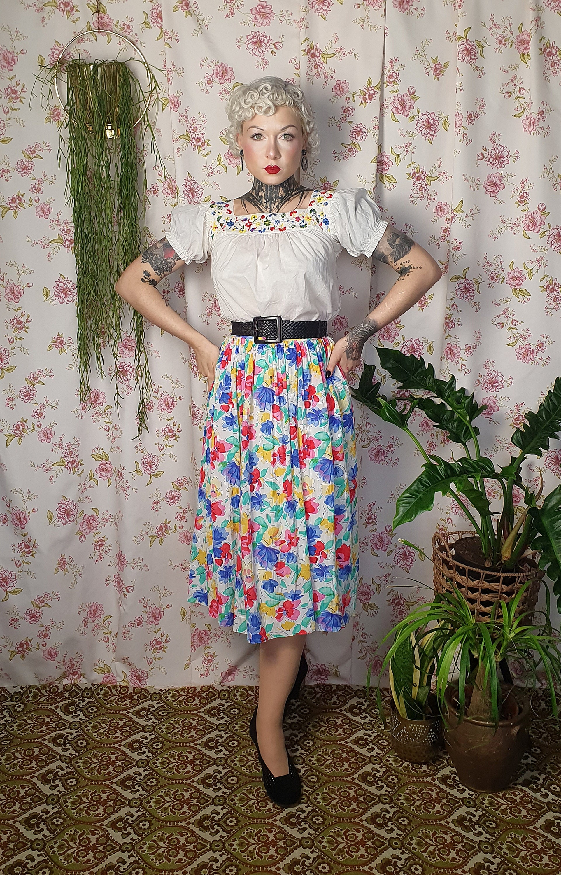 Vintage Romantic White Primary Colour Floral Cottagecore