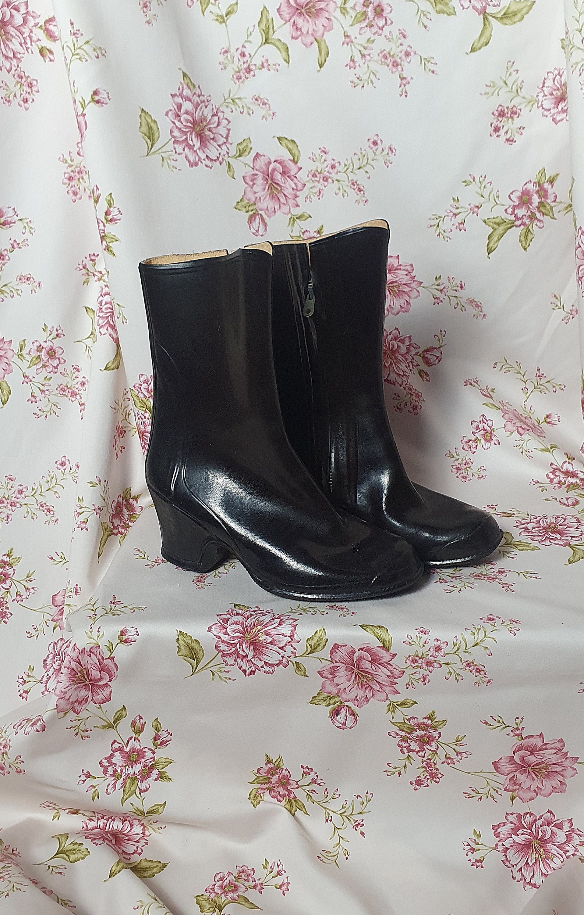 Pull over shop shoe rubber boots