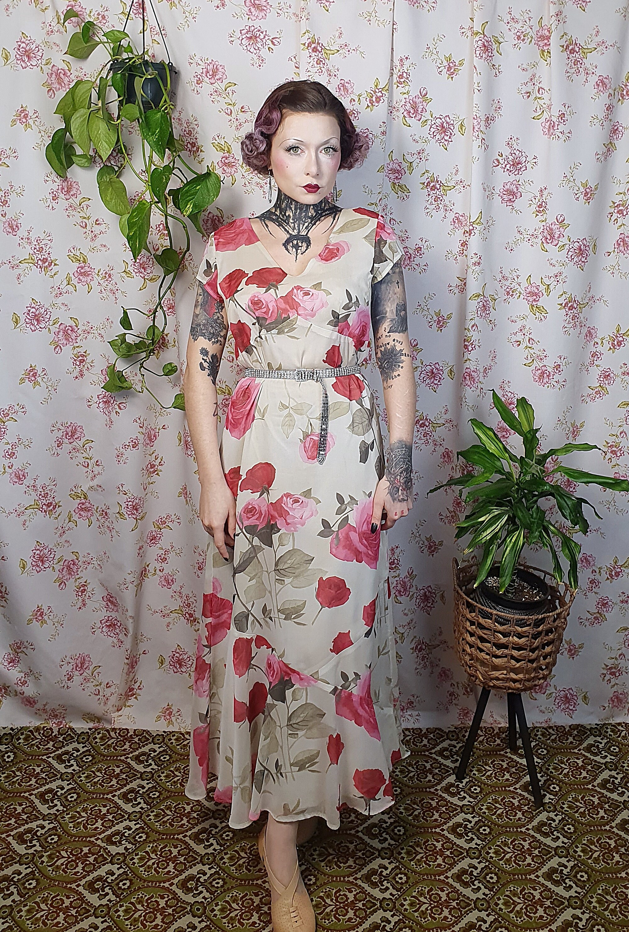 Vintage Rose Floral Dress - Sleeveless Georgette, Romantic Style