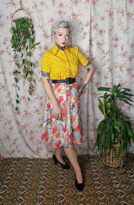 Vintage yellow ditsy floral print pointy collar c… - image 2