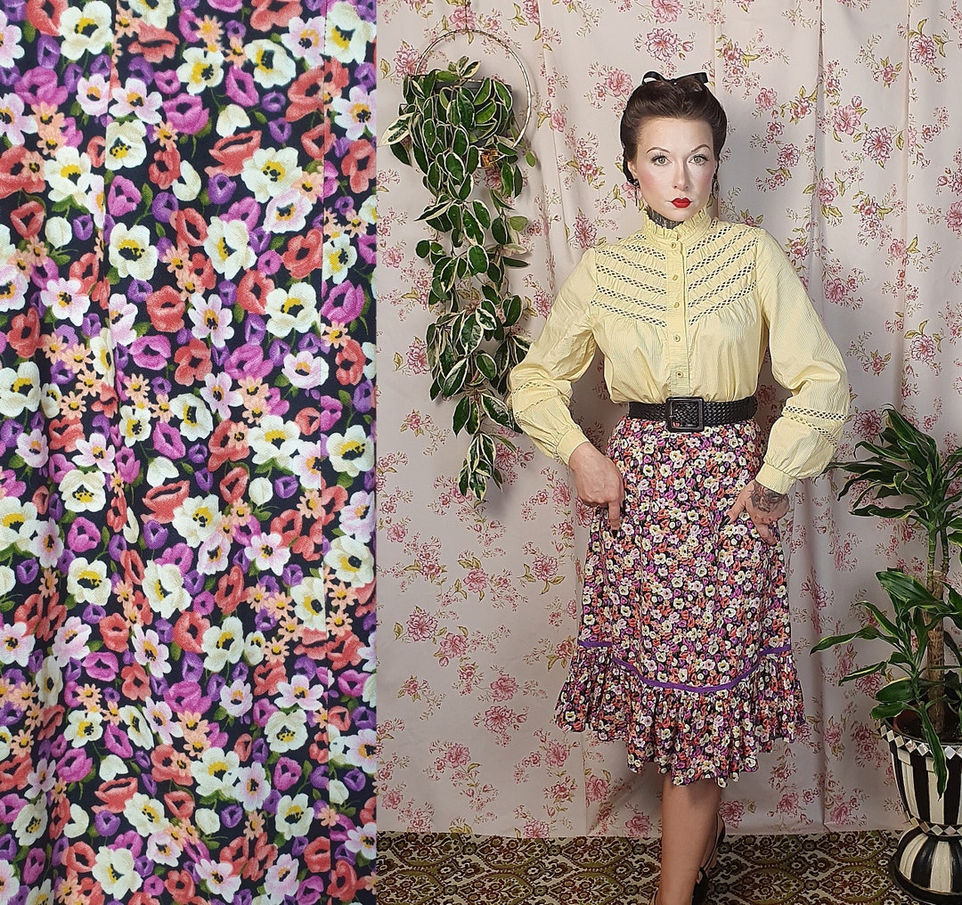 Vintage Vibrant Purple Yellow Romantic Floral Pattern a Line